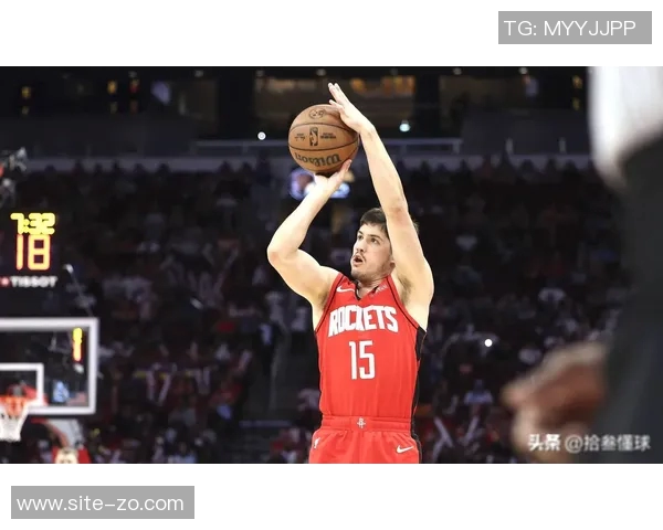 火箭队训练气氛愉快亚当斯谢泼德申京笑容满面展现团队精神